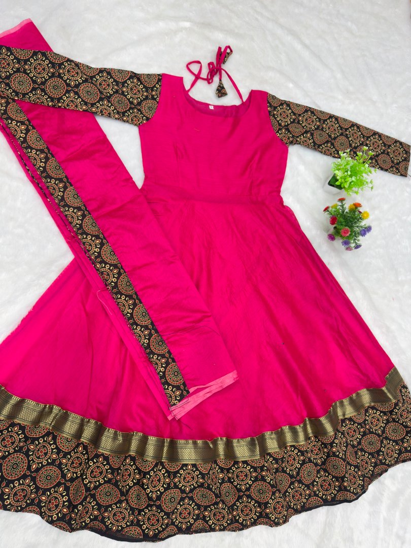 *👗Maxy With Dupptta👗**🔸Febric details😘**Material Cotton Chanderi  with Jacquard lace And Ajrakh Handprint Border(Not Digital Print)**Complete lining With Back Side pattern* *Dupatta Cotton Chandri azadath